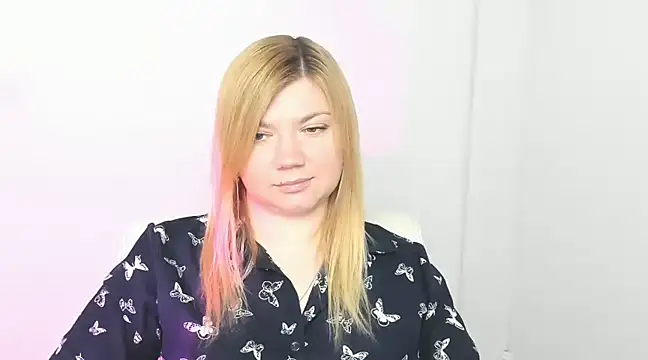 Snapshot of Lola_moree chatting on March 18, 2025, 12:17 pm Lola moree online show from March 18, 2025, 12:17 pm