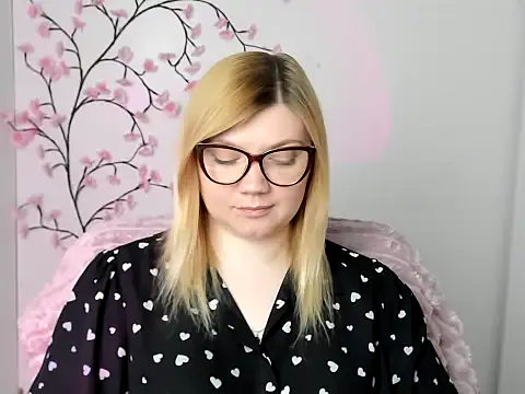 Snapshot of Lola_moree chatting on May 3, 2026, 11:58 am Lola moree online show from May 3, 2026, 11:58 am