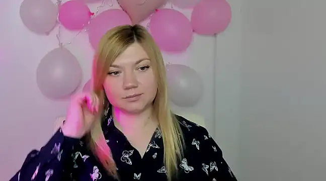 Snapshot of Lola_moree chatting on March 9, 2025, 12:20 pm Lola moree online show from March 9, 2025, 12:20 pm