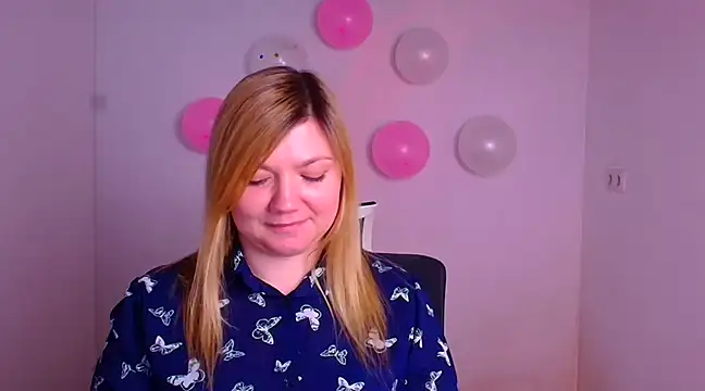 Snapshot of Lola_moree chatting on February 17, 2025, 3:44 pm Lola moree online show from February 17, 2025, 3:44 pm