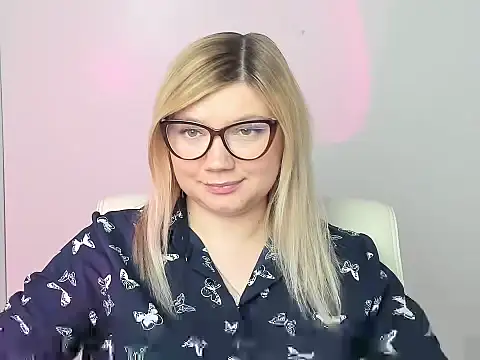 Snapshot of Lola_moree chatting on November 10, 2025, 1:05 pm Lola moree online show from November 10, 2025, 1:05 pm