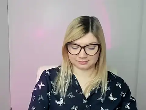 Snapshot of Lola_moree chatting on October 23, 2025, 5:50 am Lola moree online show from October 23, 2025, 5:50 am