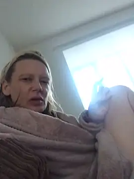 Snapshot of blondey206 chatting on March 11, 2025, 6:41 am blondey206 online show from March 11, 2025, 6:41 am