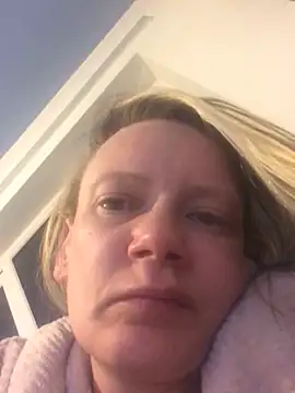 Snapshot of blondey206 chatting on March 19, 2025, 4:25 am blondey206 online show from March 19, 2025, 4:25 am