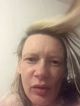 Snapshot of blondey206 chatting on February 9, 2025, 3:32 am blondey206 online show from February 9, 2025, 3:32 am