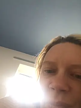 Snapshot of blondey206 chatting on February 17, 2025, 3:11 pm blondey206 online show from February 17, 2025, 3:11 pm