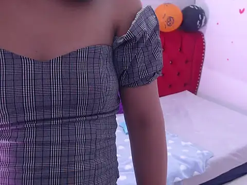 Ariasmithog online show from October 24, 2025, 1:43 pm