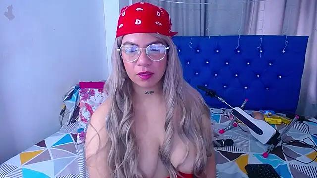 hornny cougar online show from November 10, 2025, 6:02 pm