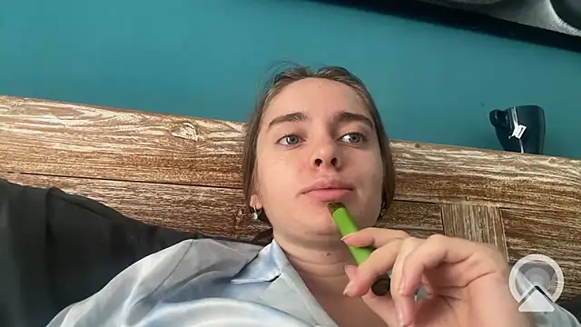 Snapshot of valure_lera chatting on March 19, 2025, 4:57 am valure lera online show from March 19, 2025, 4:57 am