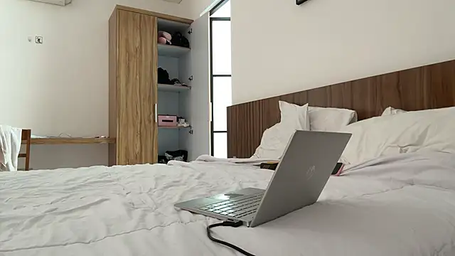 Snapshot of valure_lera chatting on October 2, 2025, 5:22 am valure lera online show from October 2, 2025, 5:22 am