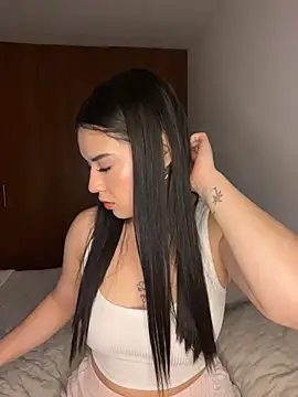 eileensophi online show from April 20, 2026, 2:14 am