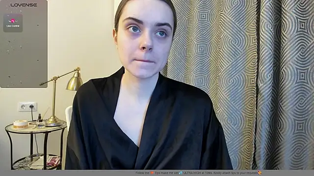 Snapshot of Hustle_Babyy chatting on February 11, 2026, 4:18 pm Hustle Babyy online show from February 11, 2026, 4:18 pm