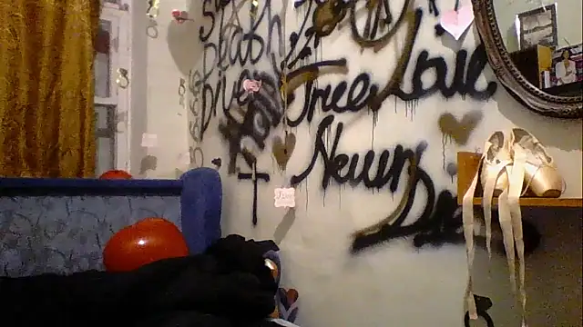 Snapshot of RussNocturnal chatting on February 28, 2025, 12:32 am RussNocturnal online show from February 28, 2025, 12:32 am