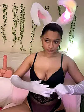 Snapshot of Cristinasunny chatting on October 29, 2025, 1:04 am Cristinasunny online show from October 29, 2025, 1:04 am