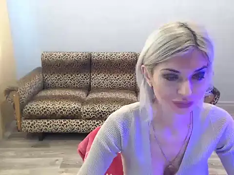 Snapshot of SexyBeatriice chatting on November 13, 2025, 7:34 am SexyBeatriice online show from November 13, 2025, 7:34 am