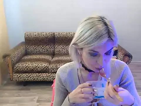 Snapshot of SexyBeatriice chatting on November 26, 2025, 7:19 am SexyBeatriice online show from November 26, 2025, 7:19 am