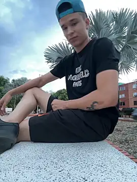 Snapshot of arevalo1124 chatting on November 20, 2025, 10:31 pm arevalo1124 online show from November 20, 2025, 10:31 pm