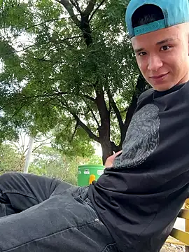 Snapshot of arevalo1124 chatting on October 7, 2025, 9:16 pm arevalo1124 online show from October 7, 2025, 9:16 pm