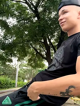 Snapshot of arevalo1124 chatting on November 11, 2025, 9:42 pm arevalo1124 online show from November 11, 2025, 9:42 pm