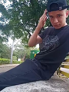 Snapshot of arevalo1124 chatting on September 19, 2025, 9:41 pm arevalo1124 online show from September 19, 2025, 9:41 pm