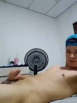 Snapshot of arevalo1124 chatting on February 6, 2025, 5:03 am arevalo1124 online show from February 6, 2025, 5:03 am