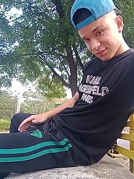 Snapshot of arevalo1124 chatting on September 17, 2025, 9:39 pm arevalo1124 online show from September 17, 2025, 9:39 pm