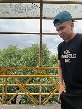 Snapshot of arevalo1124 chatting on December 1, 2025, 8:53 pm arevalo1124 online show from December 1, 2025, 8:53 pm