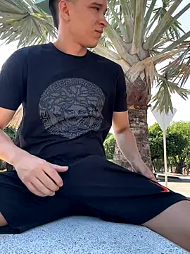 Snapshot of arevalo1124 chatting on November 17, 2025, 2:43 pm arevalo1124 online show from November 17, 2025, 2:43 pm