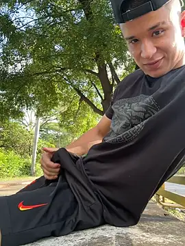 Snapshot of arevalo1124 chatting on November 10, 2025, 8:47 pm arevalo1124 online show from November 10, 2025, 8:47 pm