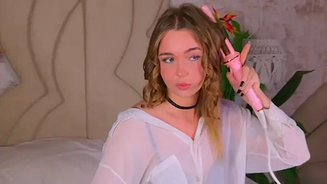 Snapshot of EvansLover chatting on November 16, 2025, 10:13 pm EvansLover online show from November 16, 2025, 10:13 pm