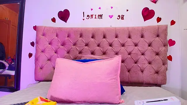 Snapshot of sharlott_miller chatting on February 27, 2025, 12:01 pm sharlott miller online show from February 27, 2025, 12:01 pm
