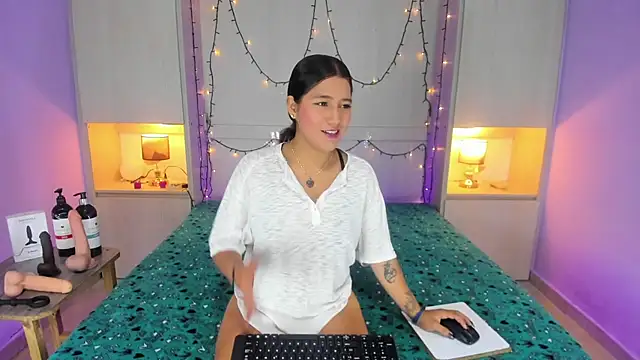 Snapshot of CandyyMaria chatting on November 14, 2025, 3:05 pm CandyyMaria online show from November 14, 2025, 3:05 pm