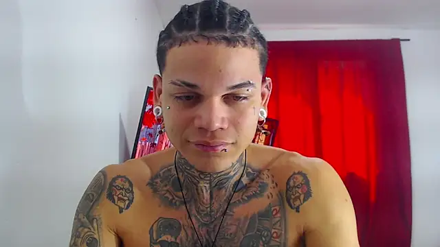 Snapshot of hot_man05 chatting on October 25, 2025, 5:13 pm hot man05 online show from October 25, 2025, 5:13 pm