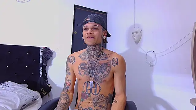 Snapshot of hot_man05 chatting on November 5, 2025, 9:29 pm hot man05 online show from November 5, 2025, 9:29 pm