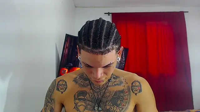 Snapshot of hot_man05 chatting on October 24, 2025, 7:24 pm hot man05 online show from October 24, 2025, 7:24 pm