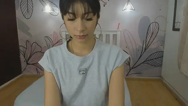 mia vanucci1 online show from March 18, 2025, 12:28 pm