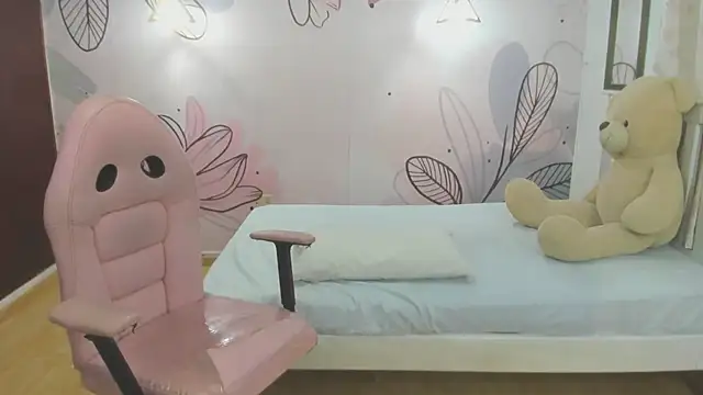 mia vanucci1 online show from February 28, 2025, 3:59 am