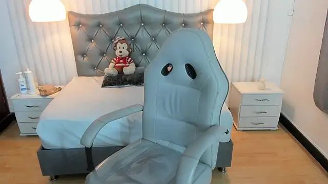 mia vanucci1 online show from March 4, 2025, 7:08 am