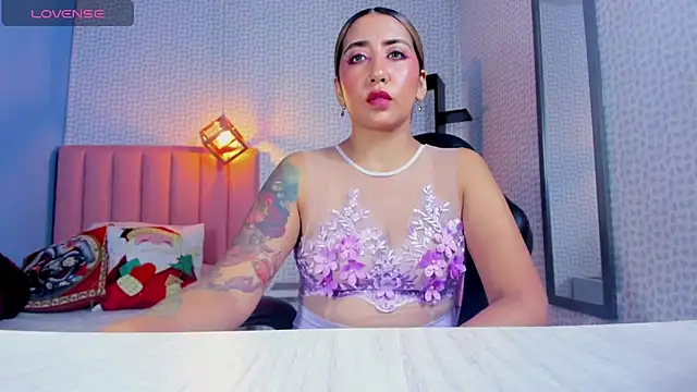 Snapshot of CALANTHELOVE1 chatting on December 2, 2025, 3:19 am CALANTHELOVE1 online show from December 2, 2025, 3:19 am