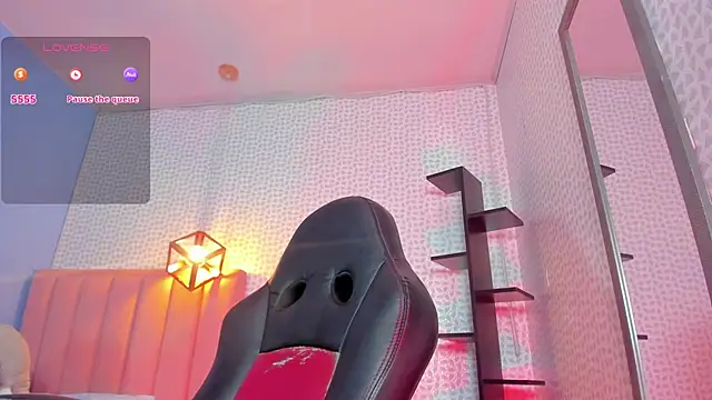 Snapshot of CALANTHELOVE1 chatting on November 10, 2025, 3:11 am CALANTHELOVE1 online show from November 10, 2025, 3:11 am