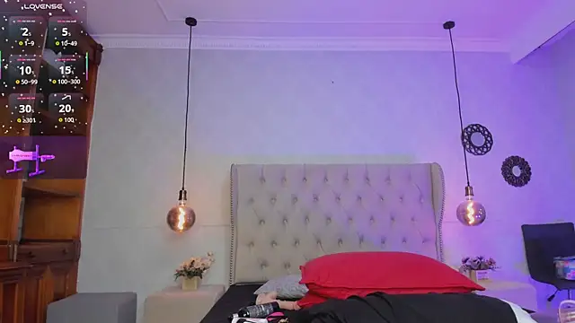 amanda29 online show from December 13, 2025, 8:04 pm