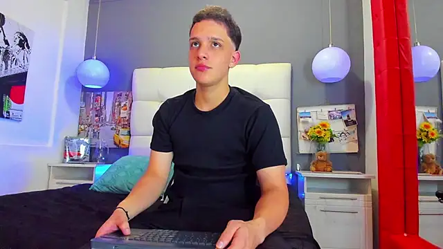 Thomas May4rs online show from March 11, 2025, 3:58 am