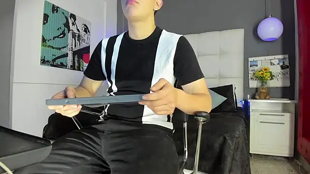 Thomas May4rs online show from March 8, 2025, 4:01 am