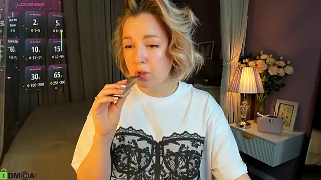 Snapshot of Nikki_Kai chatting on October 22, 2025, 12:54 am Nikki Kai online show from October 22, 2025, 12:54 am