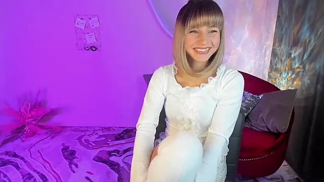 Snapshot of CharmBianca chatting on November 13, 2025, 12:31 pm CharmBianca online show from November 13, 2025, 12:31 pm