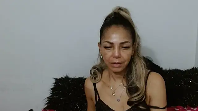 Snapshot of Lunasquirt1985 chatting on October 24, 2025, 11:20 am Lunasquirt1985 online show from October 24, 2025, 11:20 am