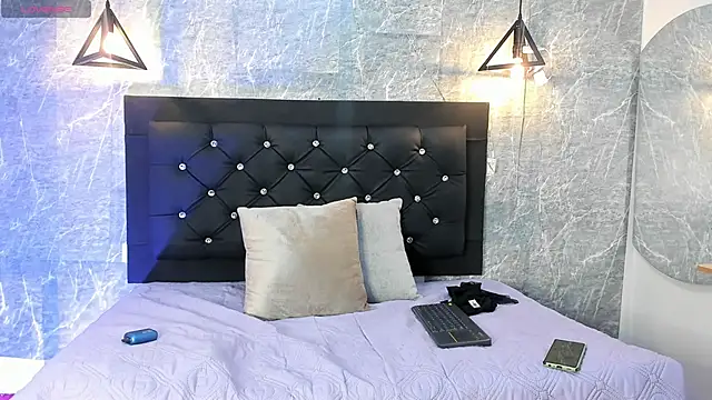 Snapshot of emberhodson chatting on September 18, 2025, 11:35 am emberhodson online show from September 18, 2025, 11:35 am