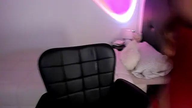 soymmia1 online show from November 27, 2025, 5:02 pm