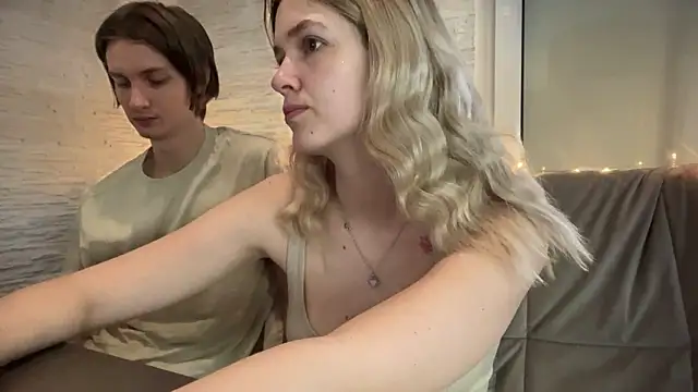 Snapshot of amandatalk chatting on November 20, 2025, 6:25 am amandatalk online show from November 20, 2025, 6:25 am