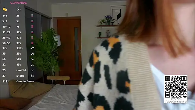 Snapshot of ErlinaBuoy chatting on November 19, 2025, 5:29 am ErlinaBuoy online show from November 19, 2025, 5:29 am